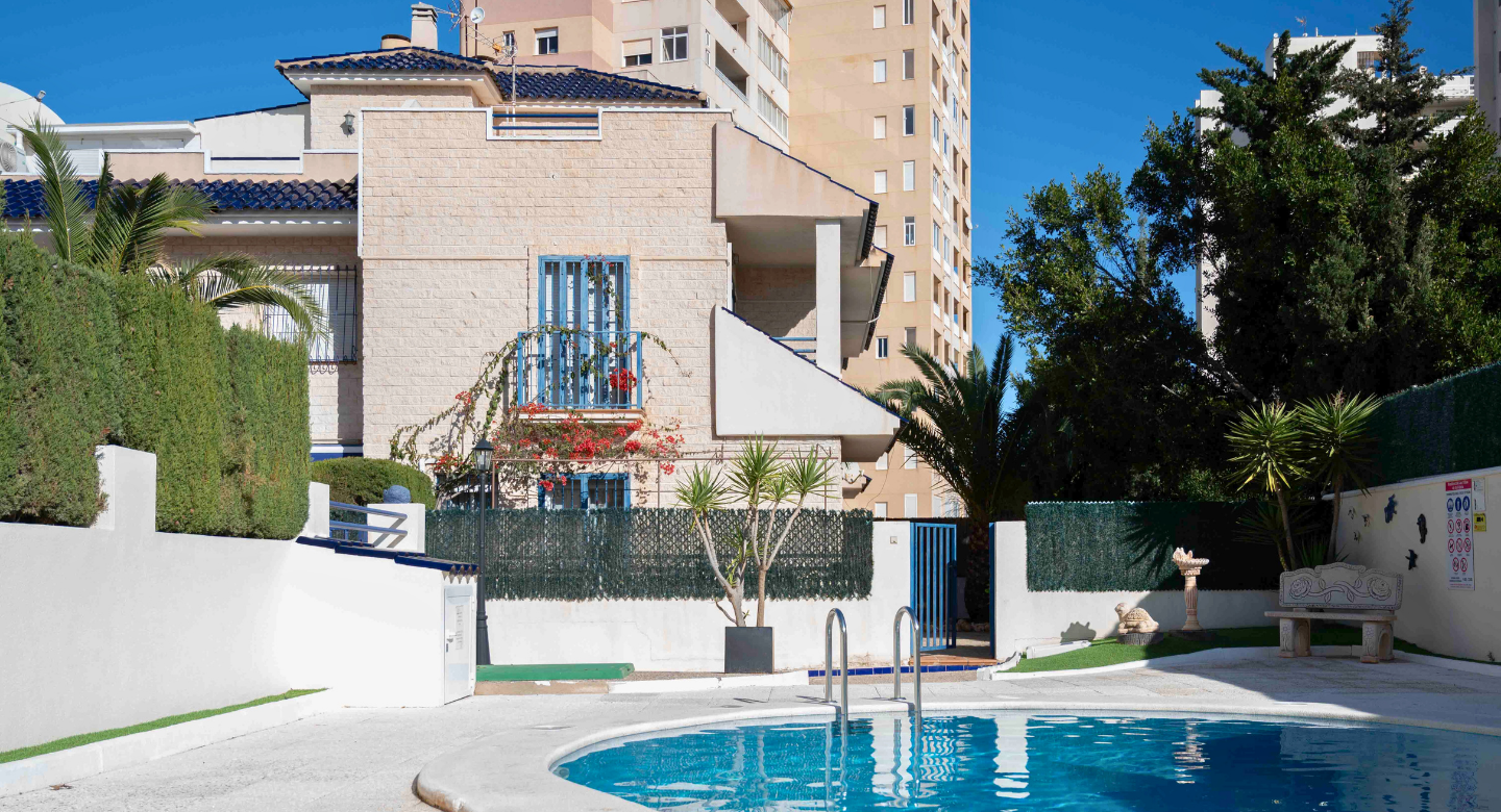 La Veleta: Mediterranean vacation rentals near the sea